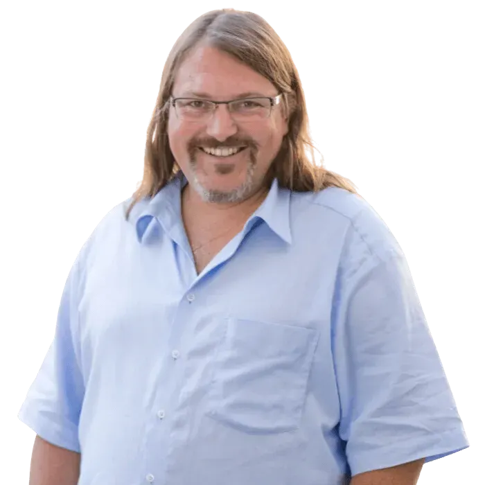 Florian Reichardt lächelt in die Kamera